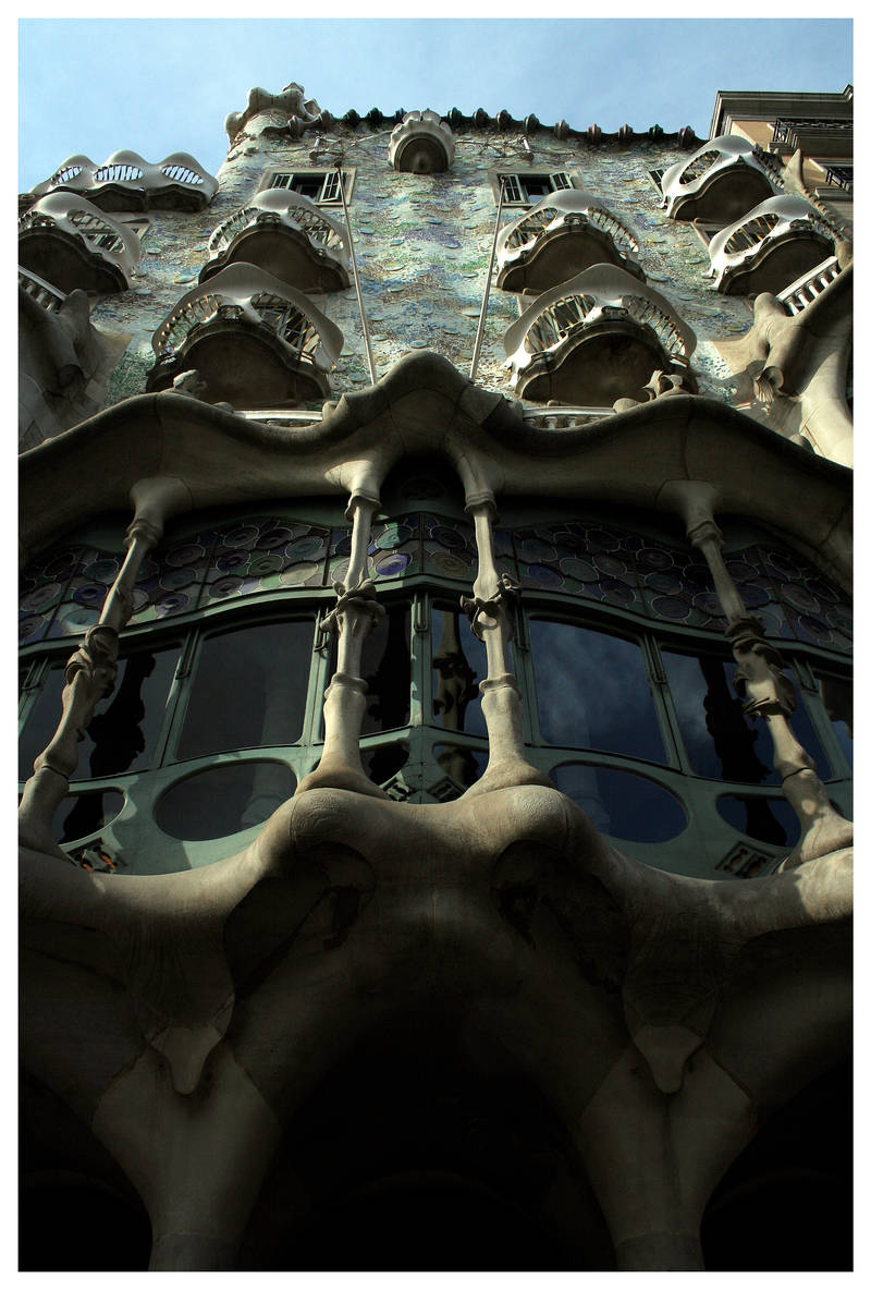 Casa Batllo by kamuidestiny
