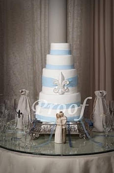 Fleur de Lis Wedding Cake