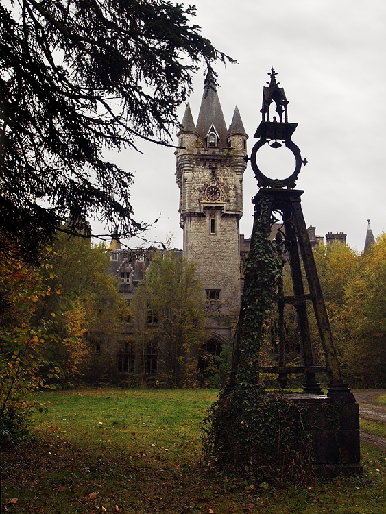 Urbex at castle miranda 01