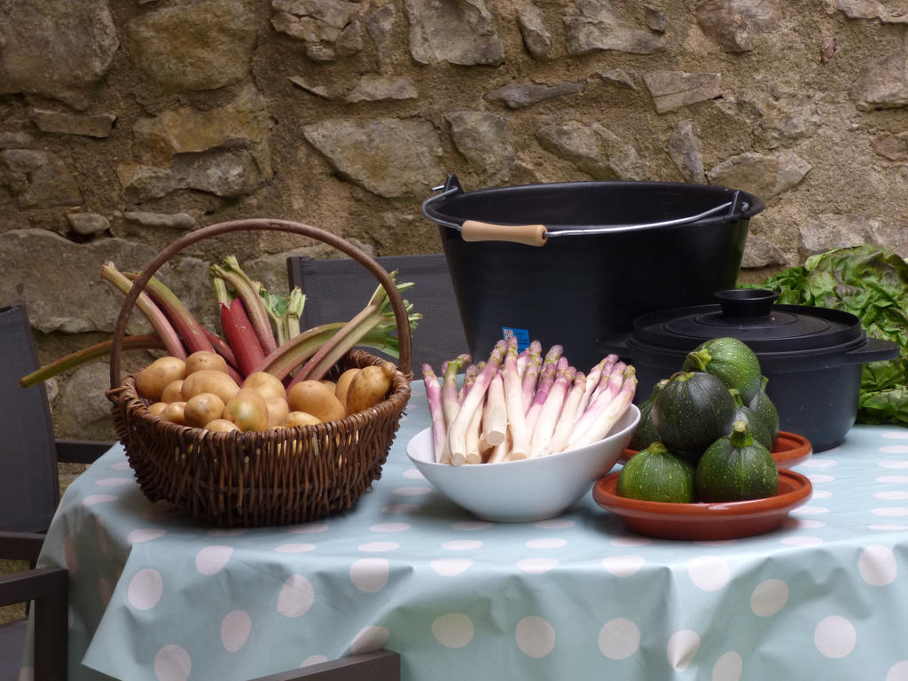 Potatoes asparaguses and zucchinis basket