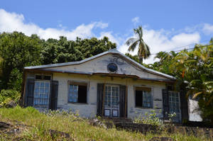 Typical old wooden creole case to Reunion Island by A1Z2E3R