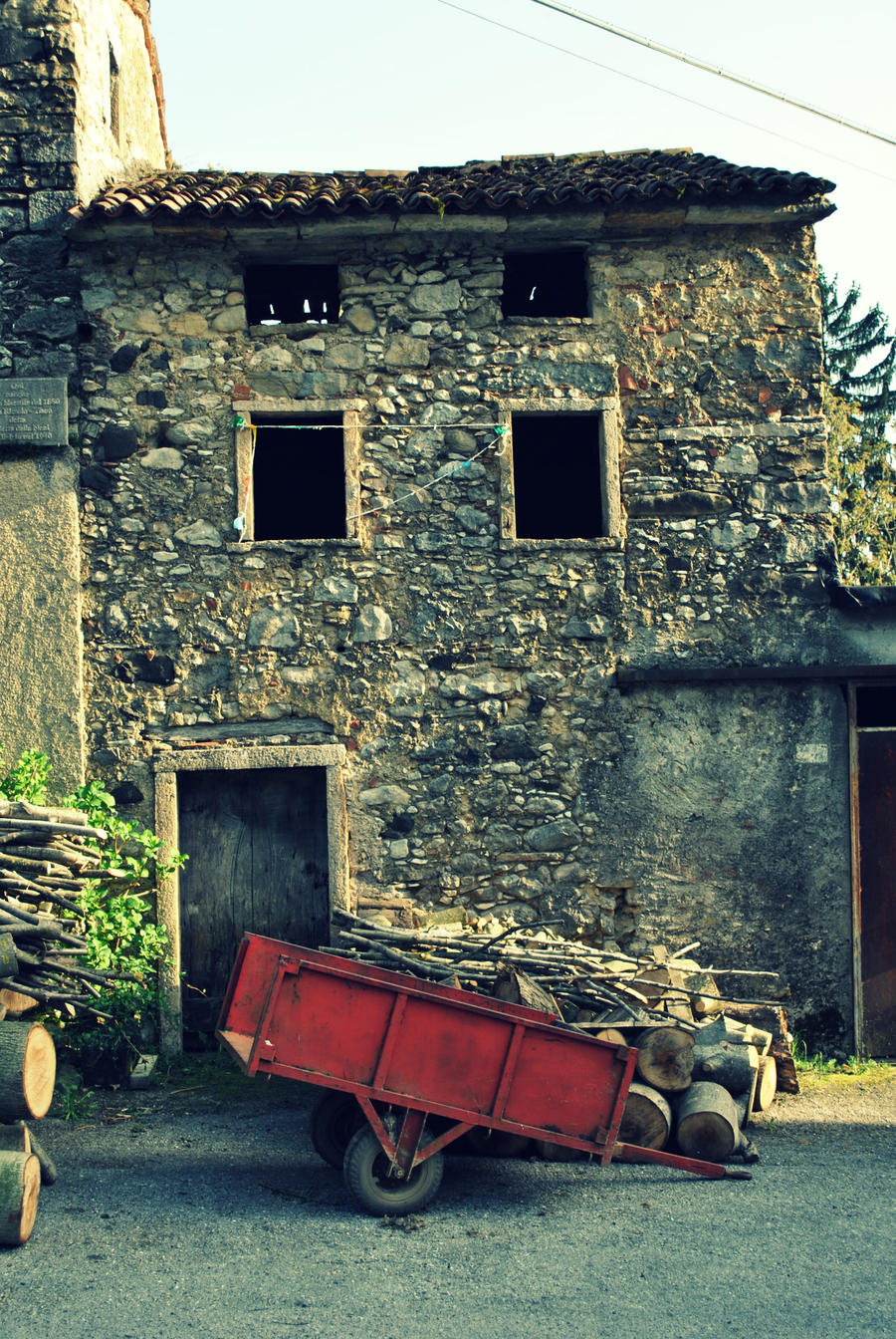 Cascina abbandonata