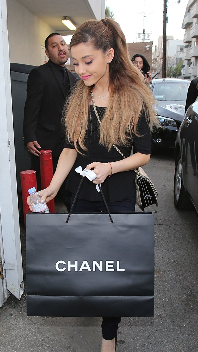 Ariana Grande Iphone 5 Wallpaper 2 By Alonzo7u7 On Deviantart Ariana Grande Iphone 5 Wallpaper 2 By Alonzo7u7 On Deviantart