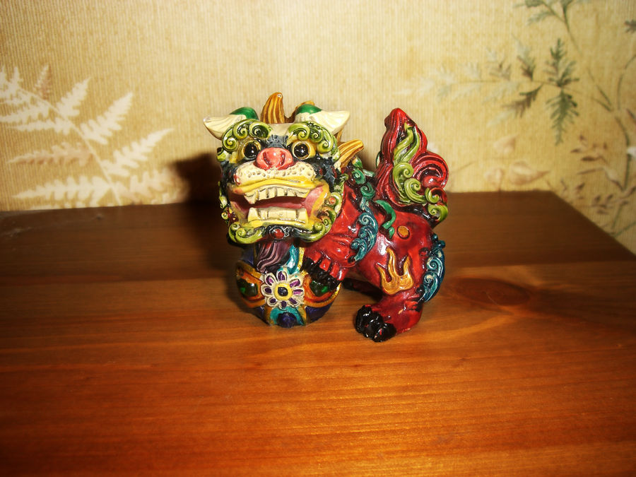 statuette of the dragon