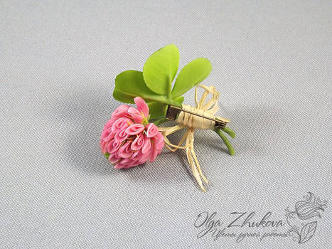 brooch with clover