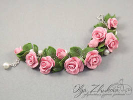 bracelet with pink roses