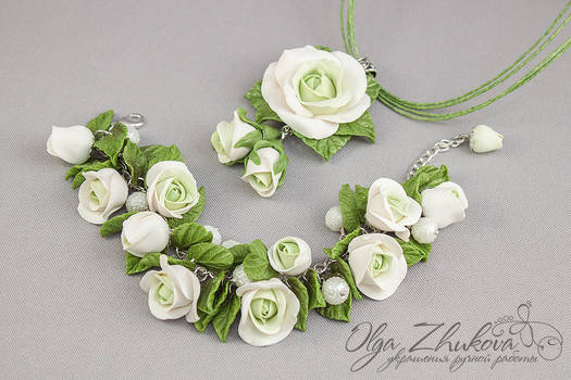 Jewelry set with white roses from polymer clay