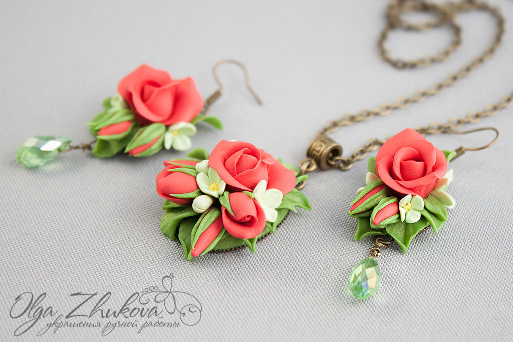 Pendant and earrings with roses from polymer clay