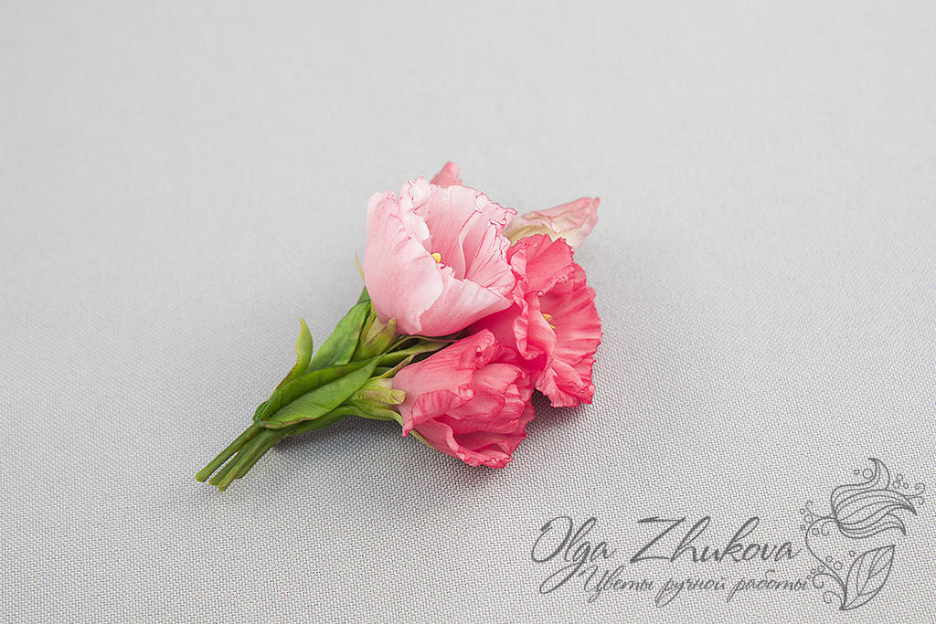 Brooch with pink Eustoma