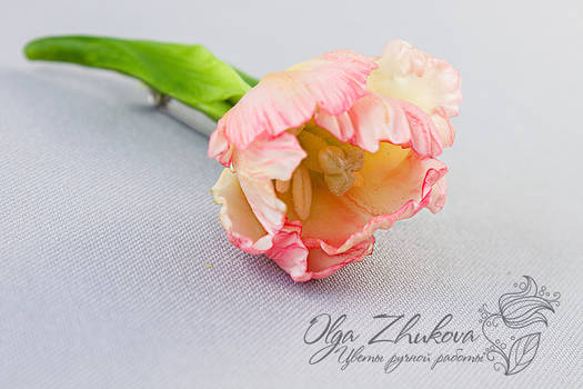 Brooch with a tulip from a cold porcelain