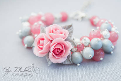 Bracelet of delicate pink roses