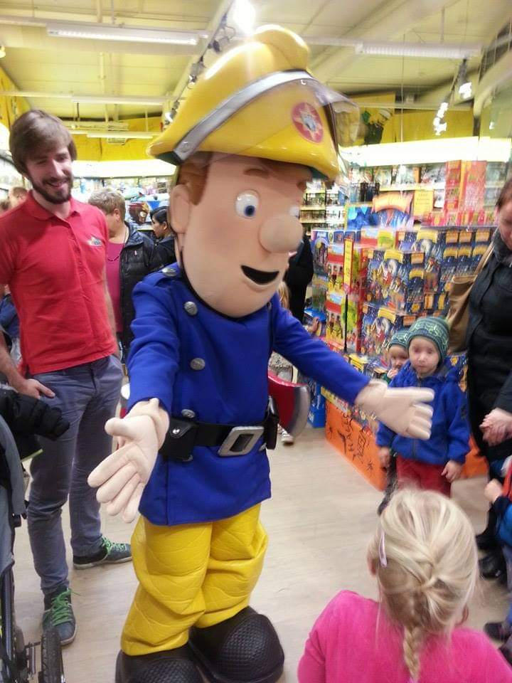 Meeting Fireman sam at the toys r us by firemansam22 on DeviantArt