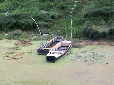 2 Boats on a river