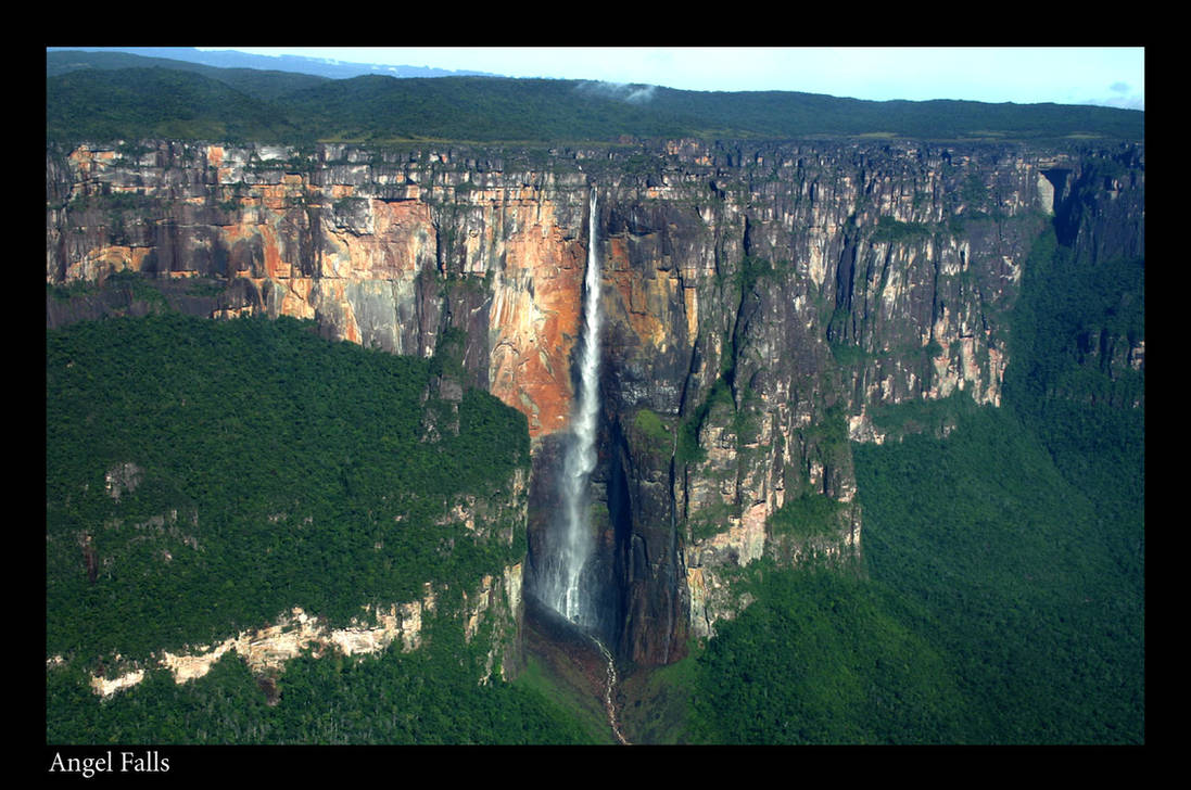 Водопад на гвианском плоскогорье. Водопад Анхель Венесуэла. Национальный парк Канайма Венесуэла. Тепуи Венесуэла. Водопад Анхель в Южной Америке.