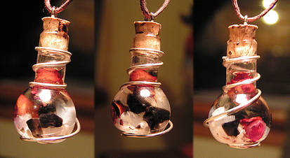 Magic Vial - Snow White Pendant (Variation)