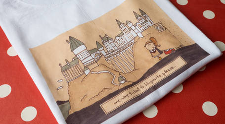 Hogwarts t-shirt, print details