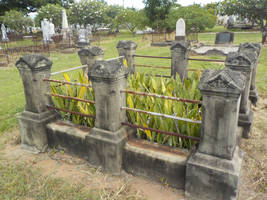 Grave surround planter