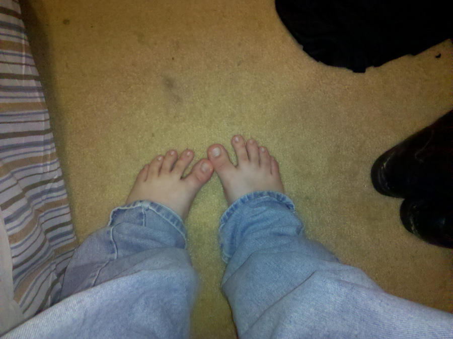 Random Fußbilder Random feet pic by thethudelh on DeviantArt