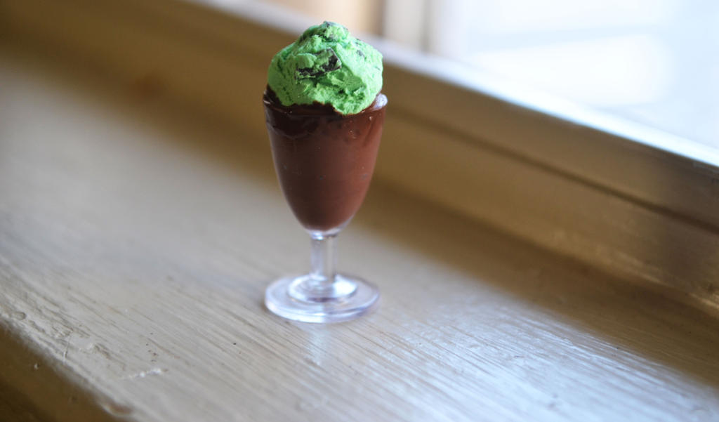Mint chocolate chip sundae