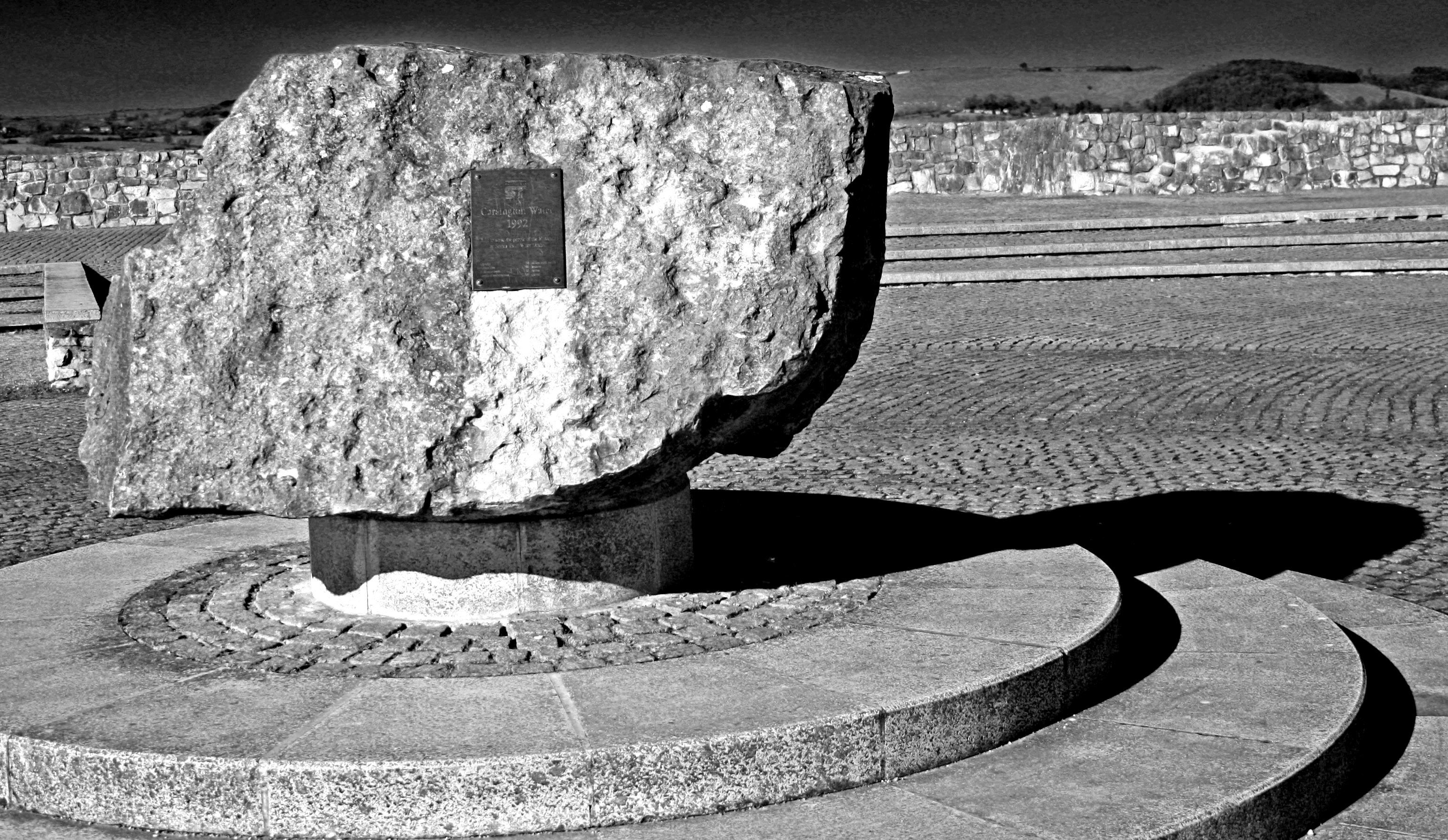 Monument BW