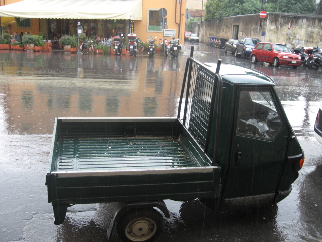 Three wheeled truck