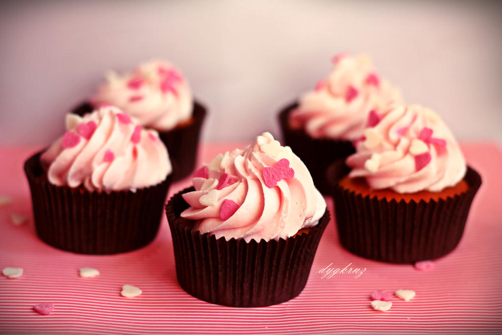 pink hearts cupcake