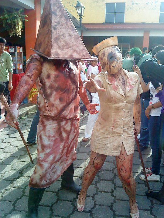 pyramid head and nurse 8