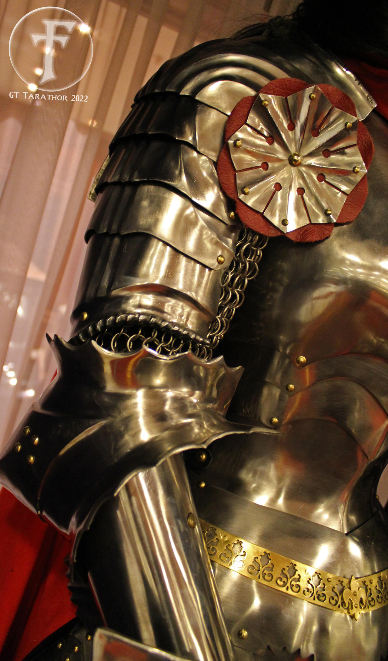 Orlean armor. Shoulder pad in brass 2 (right) by Tarathor on DeviantArt