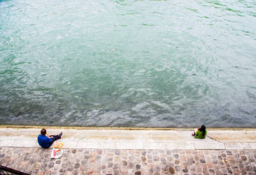 Breakfast on the bank of the Seine