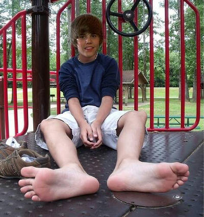 Justin Bieber’s feet by Celebrityfeet on DeviantArt