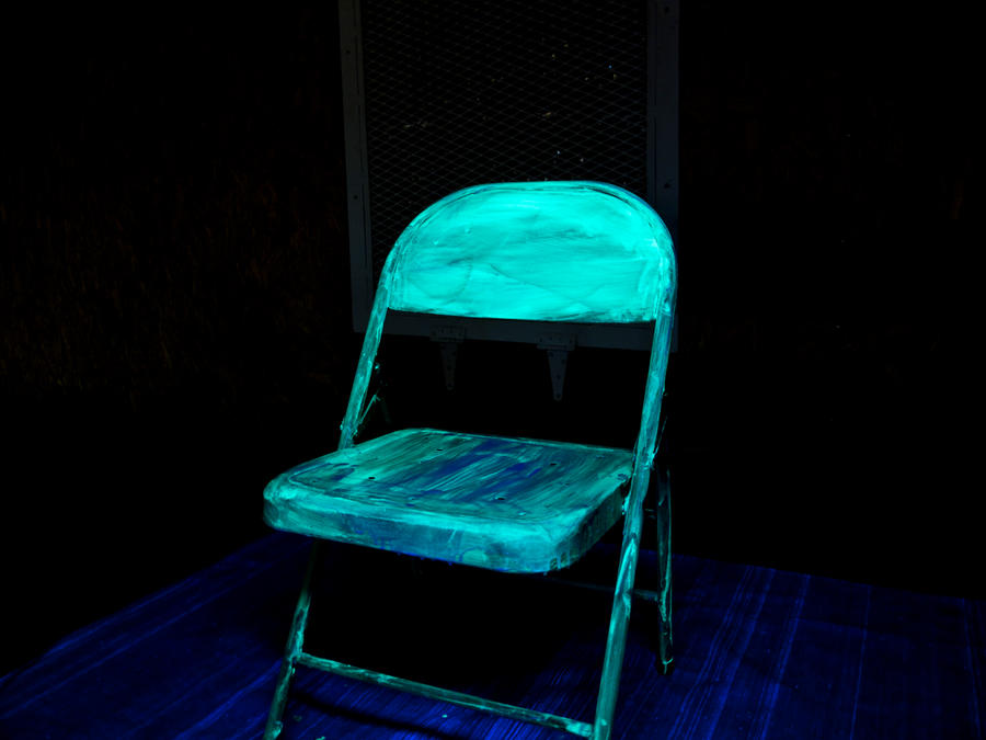 Glow-in-the-dark chair2