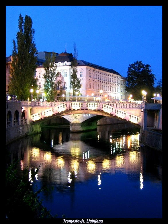 A reflection of Tromostovje