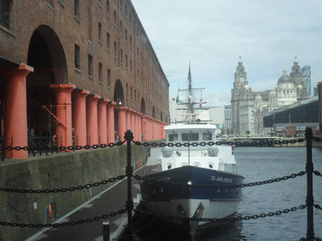 Boat on the Albert Docks