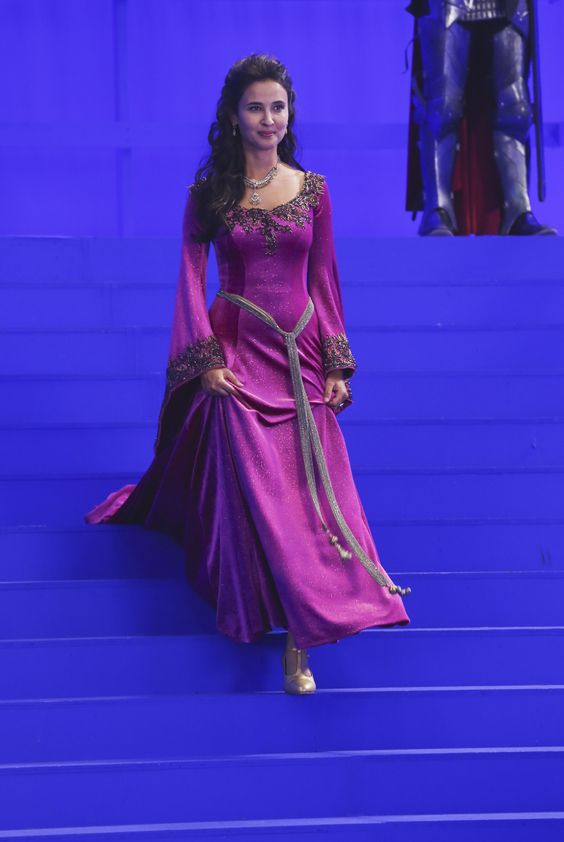 Guinevere - Pink Dress - Season 5 Episode 2