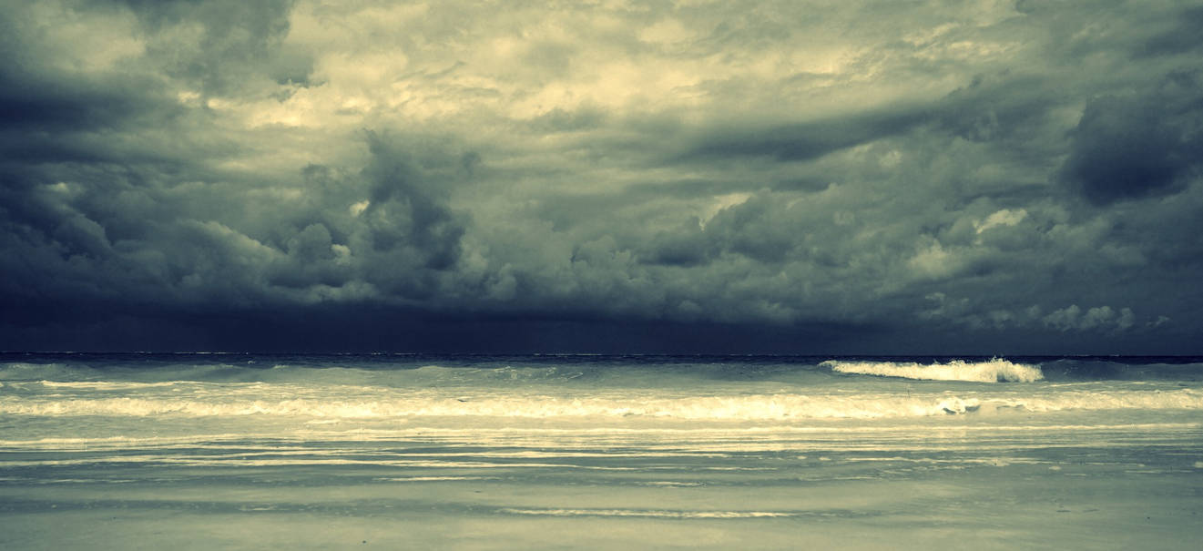Clouds at the Beach 04 by blacklesness