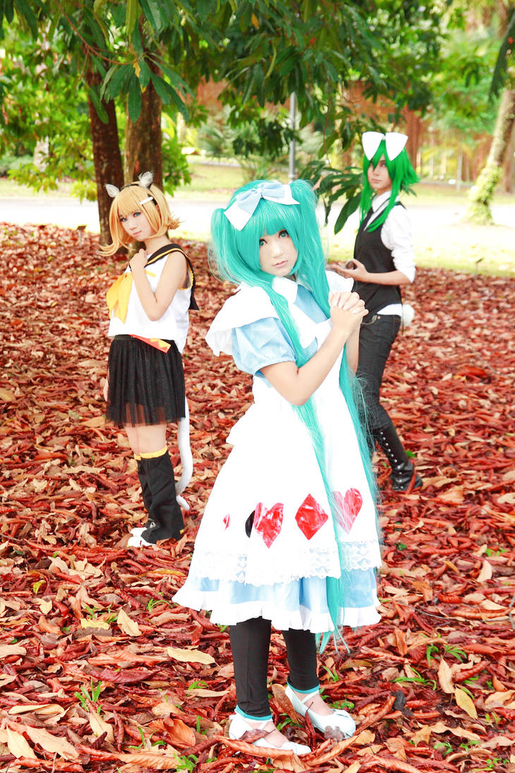 Alice In Wonderland Miku 02 by w2200354 on DeviantArt