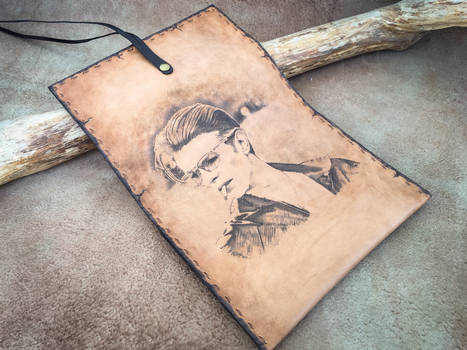 Leather tobacco pouch with pyrography and color