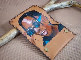 leather tobacco pouch with pyrography and color