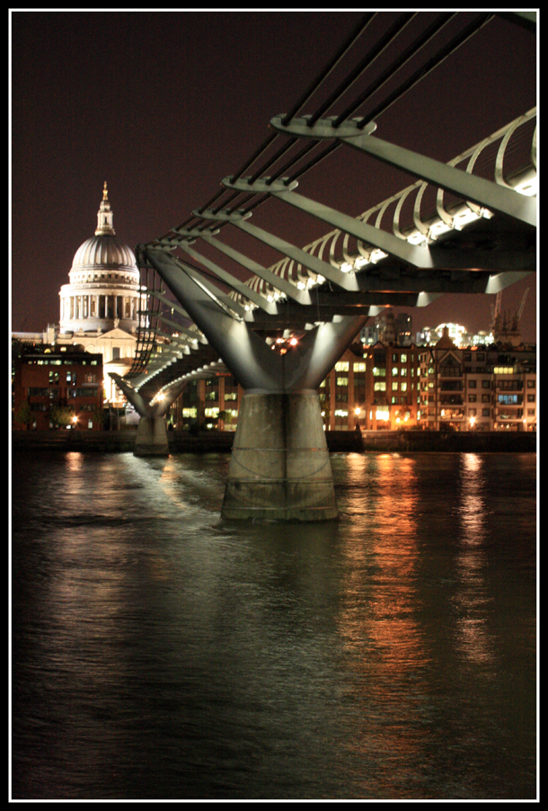 Millennium Footbridge, London.