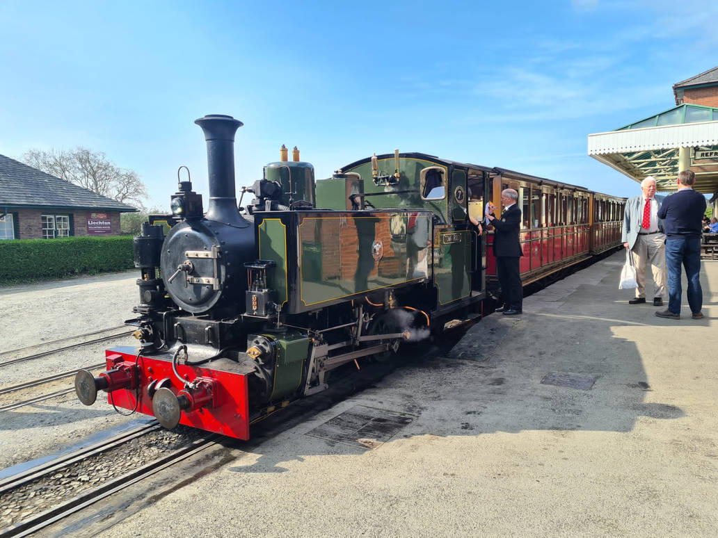 Tom Rolt waiting for departing by Thenewmikefan21 on DeviantArt