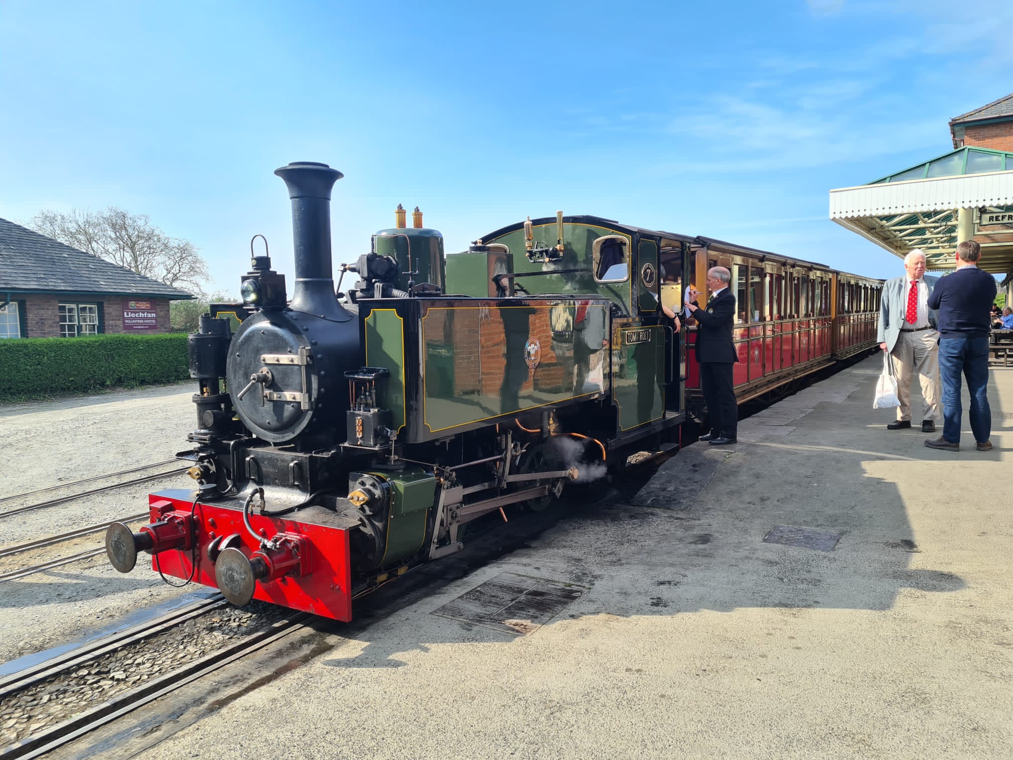 Tom Rolt waiting for departing by Thenewmikefan21 on DeviantArt