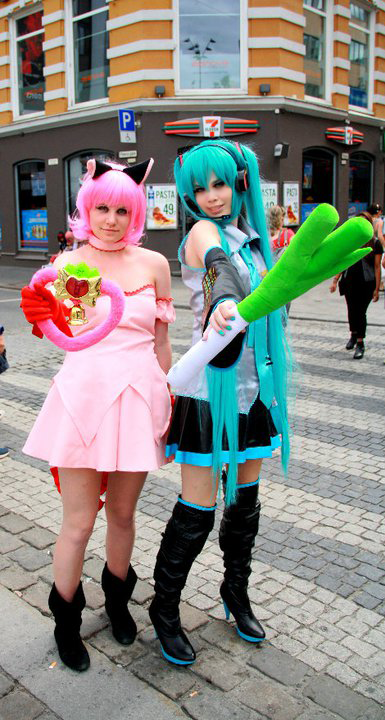 Hatsune Miku and Mew Ichigo.