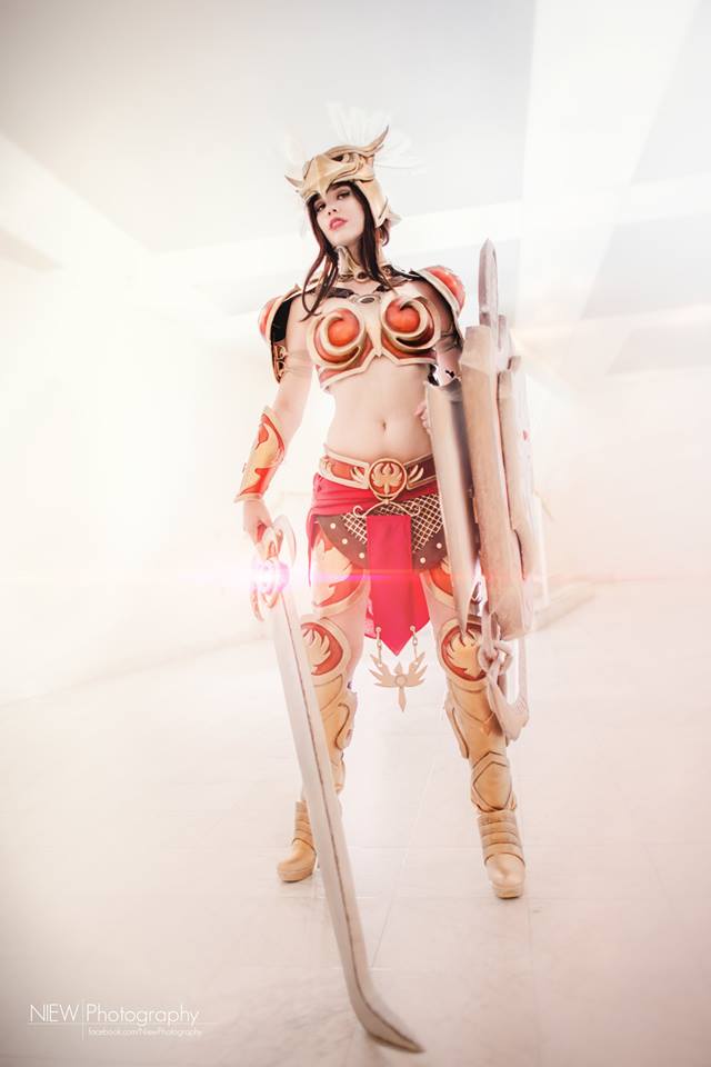 Valkyrie Leona Cosplay League of Legends!