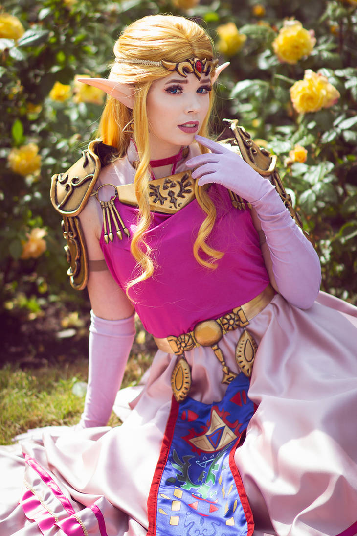 The Princess of Hyrule - Ocarina of Time Cosplay