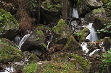 Tiny Waterfall by Habichen