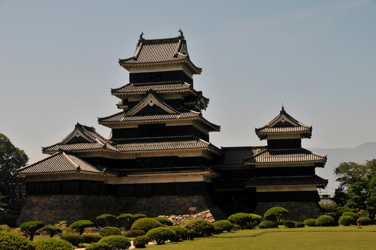 Front of Matsumoto's Castle by AndySerrano