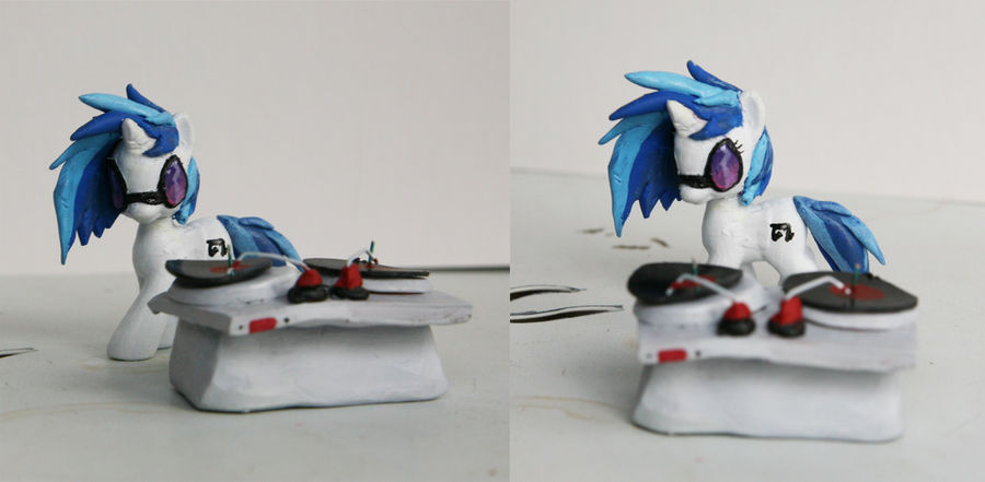 Vinyl Scratch/Dj P0n3 Custom BLind Bag w/turntable