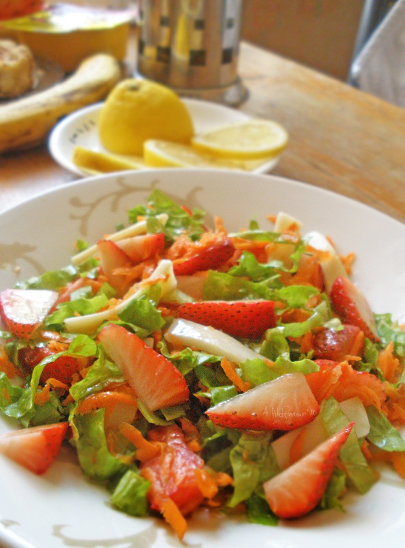 Salad with strawberries