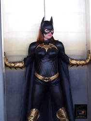 Batgirl in ascensore 