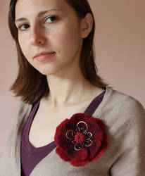 Felted brooch 'Briar Rose'